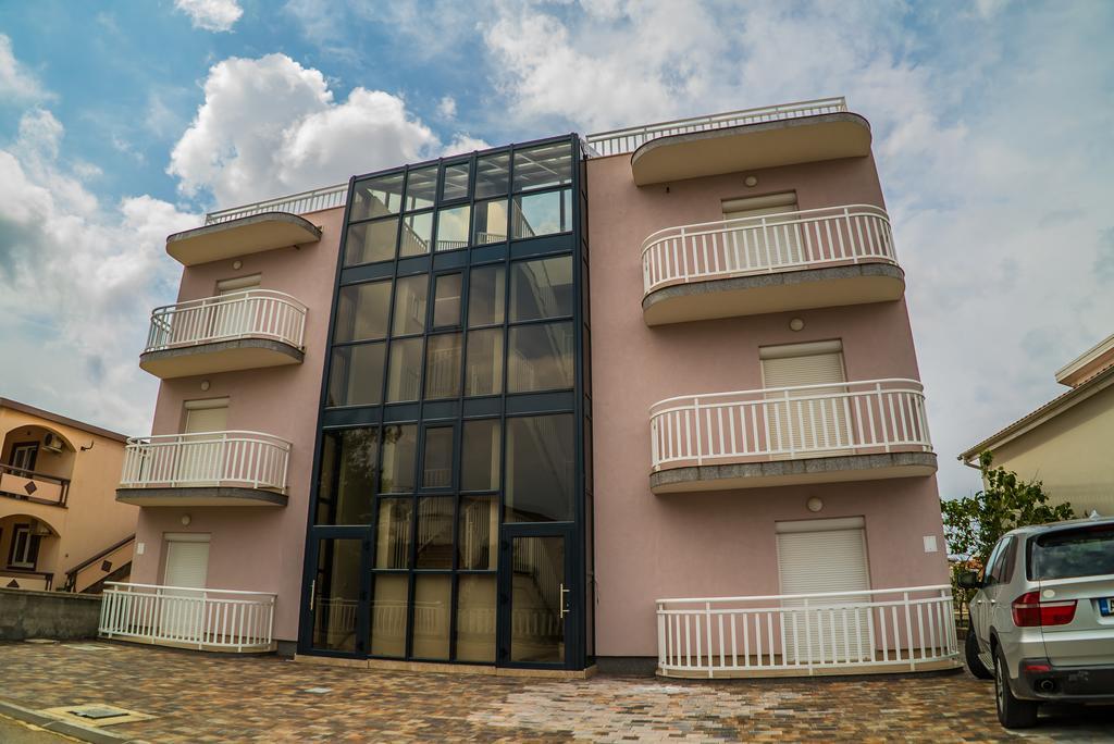 Apartments Malina Vir Eksteriør billede